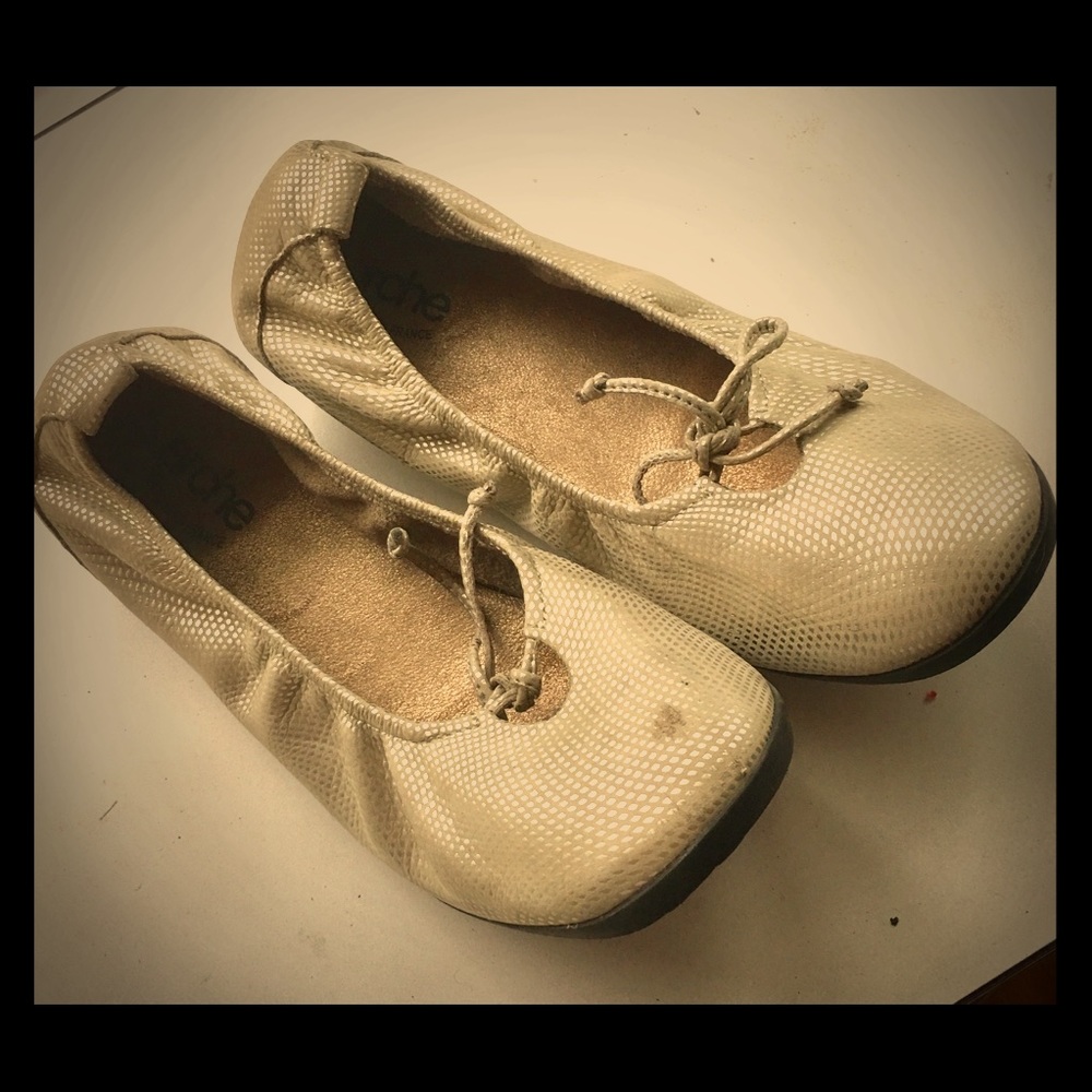 Shoe